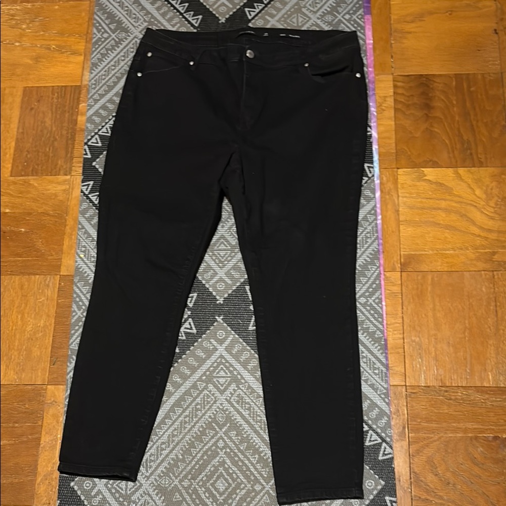 Tahari Women's Black Skinny Jeans
